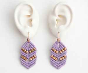 Pendientes Colgantes de Macramé con Lavanda, Hechos a Mano, Estilo Boho, con Hojas Anudadas y Cuentas Doradas, Joyería Vintage para Fiesta, Regalo para Mujer - Product Image 3