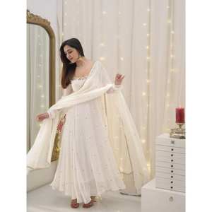 Vestido de fiesta XL con Dupatta bordada y Conjunto elegante de pantalón para ocasiones especiales - Product Image 3