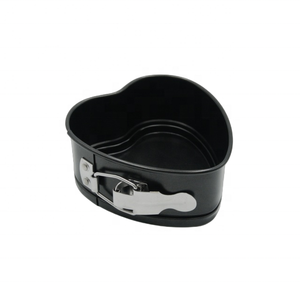 Molde antiadherente para pastel con forma de corazón de acero al carbono de 10cm con fondo extraíble de fácil limpieza para hornear - Product Image 4