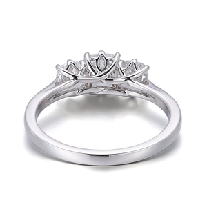 แหวนเพชรสามเม็ด ดีไซน์คลาสสิก ทองคำขาว 10K เพชรหลัก 1 กะรัต ทรงคุชชั่น เพชรแล็บแอมเมอร์ แหวนหมั้นสำหรับผู้หญิง - Product Image 3