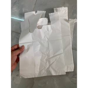 ถุงช้อปปิ้งแบบมีหูหิ้วทรงเสื้อยืด ผลิตจากวัสดุรีไซเคิล HDPE พิมพ์ลายตามสั่ง ขายส่งสำหรับซูเปอร์มาร์เก็ต - Product Image 3