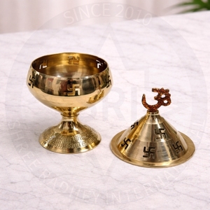 Copa Antigua de Latón con Tapa y Símbolo Swastika OM – Juego de Copas Ritualísticas Decorativas Tradicionales Hechas a Mano - Product Image 2