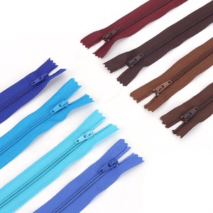 Fermeture éclair en nylon n°3, colorée, à extrémité fermée, à dents en plastique, pour patte de pantalon, vente en gros - Product Image 1