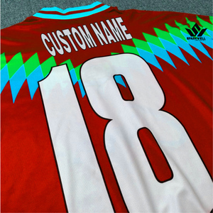 เสื้อฟุตบอลผู้ชายสีแดงลายเรขาคณิตแบบสั่งทำพิเศษ ผ้าโพลีเอสเตอร์ 180 กรัม ระบายอากาศเร็ว แขนสั้น ทรงปกติ สำหรับผู้ใหญ่ ชุดกีฬาสำหรับทีม - Product Image 4