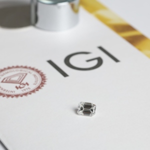 Diamante Ético de Corte Esmeralda de 0.85 Ct, Color D, Claridad IF, Diamante LGD HPHT, Documentado por IGI, Elegante para Joyería Personalizada al por Mayor - Product Image 4