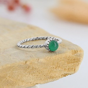 Anillo de Plata de Ley 925 con Ónix Verde Redondo Cabujón y Banda Trenzada, Joyería Artesanal con Piedras Preciosas al por Mayor - Product Image 5