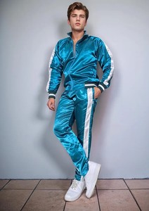 Conjunto Deportivo Unisex Azul Satinado Impermeable con Capucha y Cordón Ajustable, Estilo Deportivo con Bolsillos Laterales, Corte Regular, para Primavera - Product Image 4