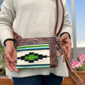 Nouvel arrivage de sac à main marron Jacquard vintage élégant avec motif de paysage de bohème et décoration à pompons vente en ligne de sacs à bandoulière pour femmes - Product Image 3