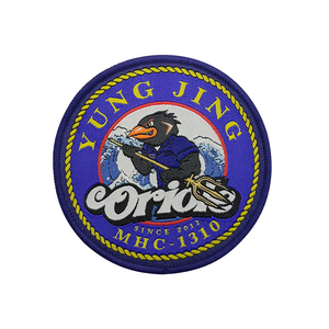 Parches Tejidos Circulares Personalizados para Moda con Borde de Cuerda Amarilla y Parches Tejidos Personalizados para Sombreros con Diseño de Pájaro Negro - Product Image 1