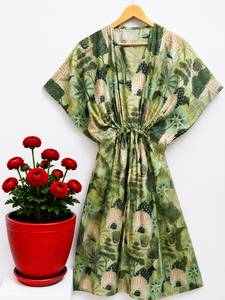 Robe longue décontractée en coton vert à imprimé floral pour femme, col en V, manches chauve-souris, imprimé safari, tenue de vacances, tunique d'été décontractée, coupe classique - Product Image 1