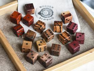 Dés en bois professionnels sculptés à la main, dés polyédriques en bois pour jeux de table haut de gamme, dés de jeu personnalisés avec logo, accessoires de jeu en gros - Product Image 2