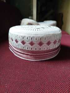 Chapeau Kufi blanc à motif ethnique en pierre, bonnet brodé de perles pour homme, en polyester, pour la prière musulmane, qualité export - Product Image 3