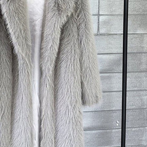 Manteau long élégant en fourrure pour femme, manches longues, vêtement d'extérieur moelleux pour l'hiver avec bordure en fourrure, couleur unie, devant ouvert, tissu épais tissé - Product Image 5