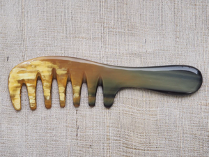 Best Price Natural Buffalo Horn <b>Comb</b> Horn <b>Comb</b> <b>Wide</b> Single Tooth With Handle Horn <b>Comb</b> Logo Engraving Accepted in Vietnam - Product Image 5