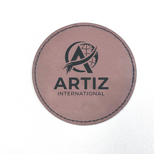 Parches de Cuero PU con Logotipo Personalizado al por Mayor, Etiquetas Ligeras Termoadhesivas de Cuero Sintético con Brillo Triangular - Product Image 4