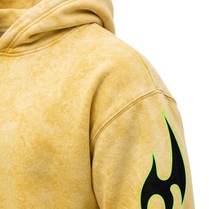 Conjunto Deportivo Amarillo con Capucha para Hombre, Diseño Sublimado con Estampado de Llamas Negras, Pantalones Cortos con Cordón y Bolsillos, Ropa Casual de Verano - Product Image 4