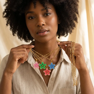 Collar Casual con Flores para Mujer en Acero Inoxidable 304 con Baño de Oro de 0.03µm de Espesor e Incrustaciones de Circonio con Cadena Tipo O - Product Image 4