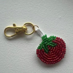 Porte-clés en perles de rocaille en forme de tomate rouge, avec fermoir mousqueton en métal doré, fait main, breloque de sac, accessoire décoratif, pour grossistes - Product Image 1