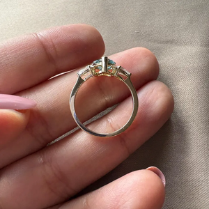 Anillo de Compromiso con Diamante Azul de 1.70 Quilates Cultivado en Laboratorio, Corte Pera de Tres Piedras, Joyería de Diamantes de Color, Regalo para Ella - Product Image 5