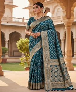 Sari de Seda Banarasi Color Turquesa con Trabajo de Zari Dorado, Ropa Tradicional Étnica para Mujer, Corte Regular, para Bodas y Ocasiones Especiales 85282 SHUBH- SF-914 - Product Image 1