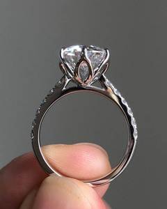 Anillo de Eternidad de Diamantes VVS de Lujo Unisex, Chapado en Oro Sólido de 18K, con Diamantes Cultivados en Laboratorio, Certificado por IGI, Corte Esmeralda, Apilable - Product Image 2