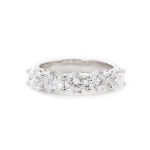 Anillo de aniversario con 5 diamantes redondos brillantes de 5 mm - Engaste de cesta con puntas compartidas - Anillo de boda clásico con diamante certificado por IGI - Product Image 6