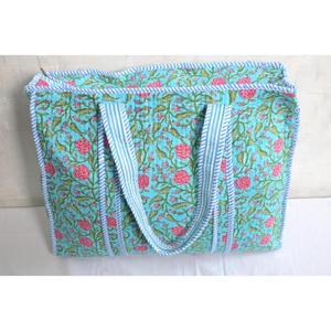 Sac fourre-tout matelassé en coton fleuri pour femme, sac à bandoulière zippé, sac de shopping bohème fait main en Inde - Product Image 2
