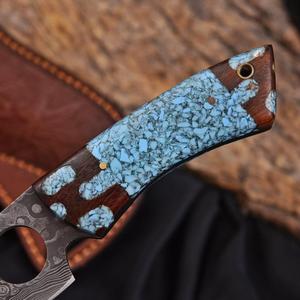 Couteau à pointe de lame en damas fait main, motif goutte de pluie, couteau de chasse et de dépecage personnalisé avec manche en bois de rose et turquoise - Product Image 3