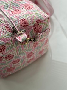 Floral Striped Quilted Duffel Bag With Zipper Closure Portable Travel Bag Textile Material <b>Large</b> External <b>Frame</b> Block <b>Printed</b> - Product Image 2