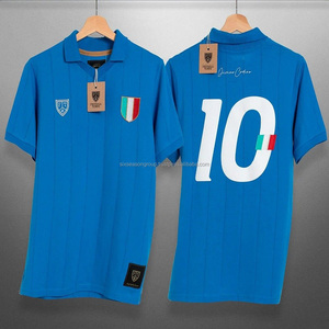 T-shirt classique à manches courtes pour homme, coupe régulière, inspiré des légendes du football, en jersey 100% coton, personnalisable, Drop Needles Fabrics - Product Image 1