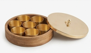 Boîte à épices ronde moderne en bois avec coupelles dorées, support de rangement anti-poussière, design minimaliste pour la cuisine et la table - Product Image 4