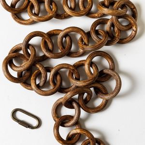 Escultura de Anillos Entrelazados de Madera Hecha a Mano con Diseño Único, Decoración Abstracta Geométrica para Mesa, Estatua de Arte Minimalista con Cadena - Product Image 4
