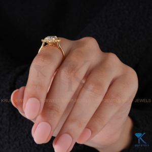 Anillo de compromiso de oro macizo con diamante de laboratorio de corte radiante y halo, estilo vintage con milgrain, joyería fina nupcial hecha a medida para mujer, regalo. - Product Image 4