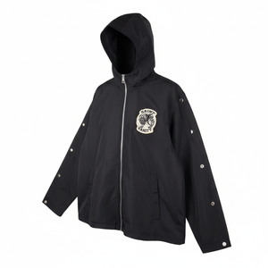 Veste coupe-vent noire personnalisée pour homme, style streetwear, avec fermeture éclair, manches à boutons-pression et patch brodé, vêtement d'extérieur tendance à capuche - Product Image 3
