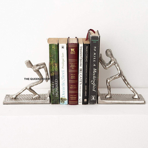 Ensemble de 2 serre-livres décoratifs pour la maison, en fer et aluminium, finition dorée, design abstrait moderne, très demandés - Product Image 3