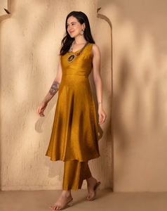 Kurta KV Mustard Deep Back Tie Up avec Palazzo - Product Image 2