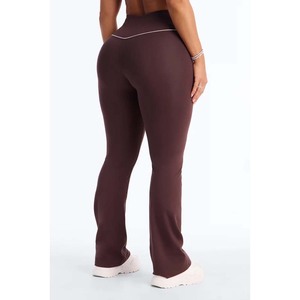 Ensemble de yoga 2 pièces pour femme : haut court à col rond et leggings évasés taille haute avec surpiqûres contrastées - Product Image 4