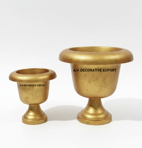 Macetas Modernas con Pedestal en Negro Mate |   Macetas de Jardín Metálicas Minimalistas |   Elegantes Recipientes para Flores para Decoración de Bodas y Hogar - Product Image 3