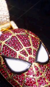 Colgante de Máscara de Spiderman con Incrustaciones de Diamantes, Colgante Rojo de Superhéroe Estilo Hip Hop, Dijes Brillantes de Cara de Spiderman, Plata 925, Joyería Urbana Streetwear - Product Image 2