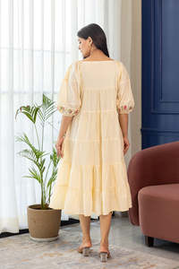 Robe midi élégante beige brodée, col en V, manches bouffantes, style bohème, imprimé floral, coupe ample, tenue décontractée d'été - Product Image 6