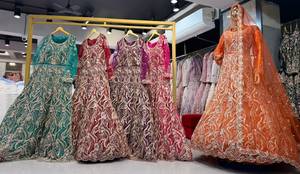 ชุดสาหรี่กะมีซปักลายสีส้มพร้อมผ้าคลุมไหล่สำหรับผู้หญิง ชุดแต่งงานแบบดั้งเดิม - Product Image 4