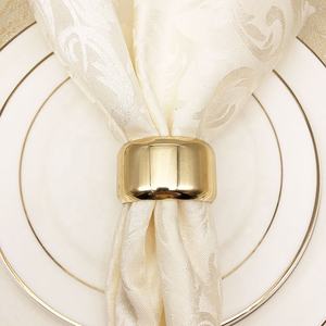 El elegante anillo para servilletas realza el ambiente general del comedor, haciendo que los invitados se sientan bienvenida y valorados. - Product Image 5