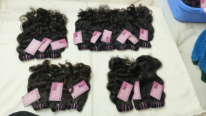 Cheveux Indiens Bruts Naturels Bouclés Ondulés Extensions de Cheveux Humains Vierges Non Traités Paquets de Cheveux Humains du Temple Indien - Product Image 4