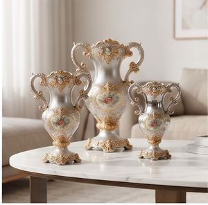 Vase urne vintage en argent orné avec poignées dorées et médaillon floral, idéal pour la décoration moderne de la maison, des espaces de bureau et des mariages - Product Image 5