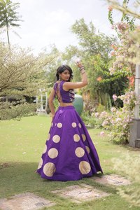 Lehenga Choli de Seda Morada, Vestido Étnico Tradicional Indio para Bodas, Navratri y Fiestas, para Mujer - Product Image 5