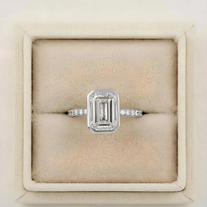 Bague Solitaire Demi-Éternité en Or Massif 10K 14K 18K avec Émeraude et Diamant de Laboratoire Rond, Clarté DEF VS VVS, Bague de Mariage en Moissanite - Product Image 4