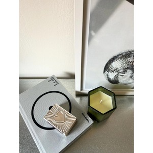 Boîte d'allumettes vintage en aluminium avec motif cœur en relief, allumettes de sécurité pour allumer les bougies - Product Image 4