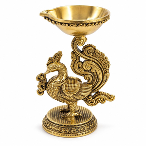 Lámpara de aceite Diya de latón antiguo con forma de pavo real, soporte decorativo con acabado dorado, candelabro de pavo real, decoración tradicional india para el hogar, mesa de Pooja - Product Image 1