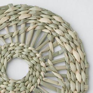 Sous-verre en rotin tressé artisanal élégant, support à boisson en fibre naturelle pour la décoration de table et l'utilisation en cuisine - Product Image 1