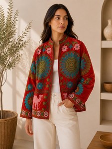 Preciosa Chaqueta Boho de Terciopelo Camel Rojo con Bordado Folclórico para Mujer, Estilo Suzani, Abrigo Colorido para Festivales, Prenda Exterior Bohemia - Product Image 1
